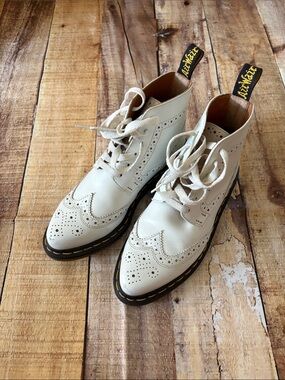 Dr. Martens Cream Wingtip Leather Lace-Up Boots - Women’s